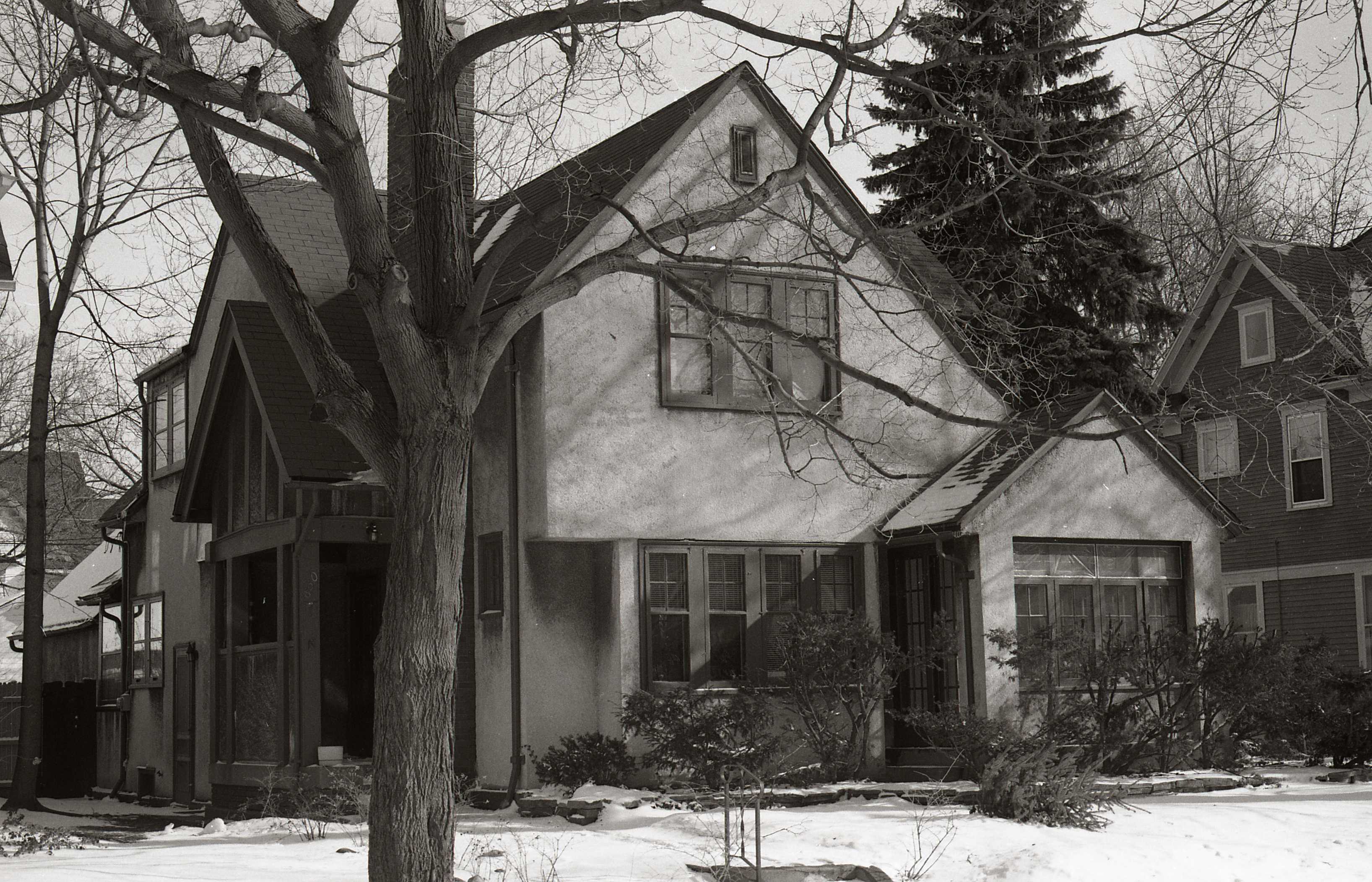 850 Forest Avenue